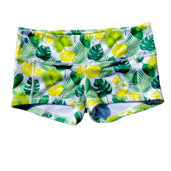 FLEO Shorts - Picture 2 of 3